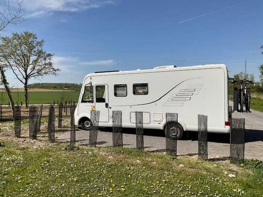 Aire de camping-car vue de côté
