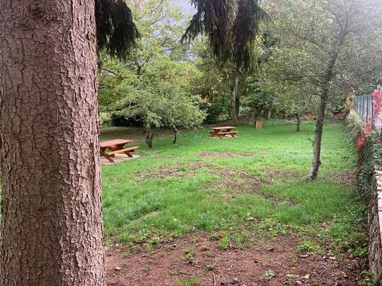 Aire de pique-nique tables à Montaigu 02 Aisne